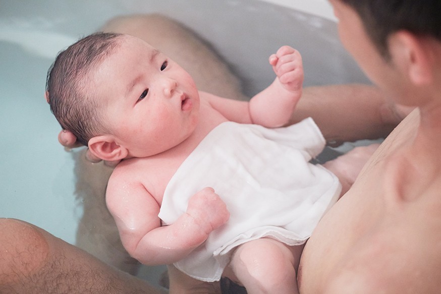 Cara Membangunkan Bayi Baru Lahir dengan Aman, Tips Membangunkan Bayi yang Sedang Tidur, Membangunkan Bayi untuk Menyusu, Perawatan Bayi Baru Lahir, Bunda, si Kecil
